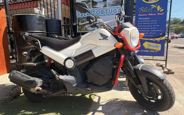 Scooter Rental in Jacó | Honda Navi 110 | Easy 