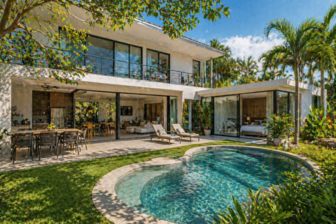 Casa cerca de la playa en venta Tamarindo Costa Rica con piscina