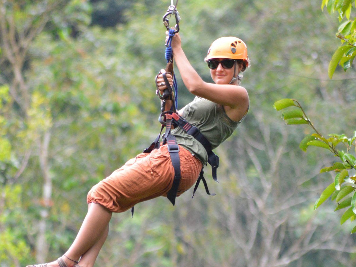 TIROLESA EN LA JUNGLA