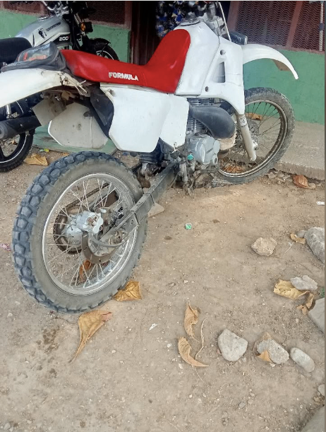Moto tipo enduro en venta – Cóbano – lista para rodar