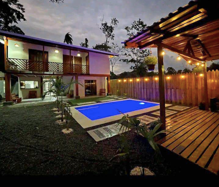 Casa vacacional con piscina privada para 10 personas – Jacó Costa Rica