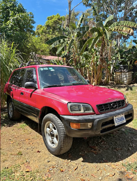 Toyota RAV4 2000 Automático 4x2 – Santa Teresa Costa Rica