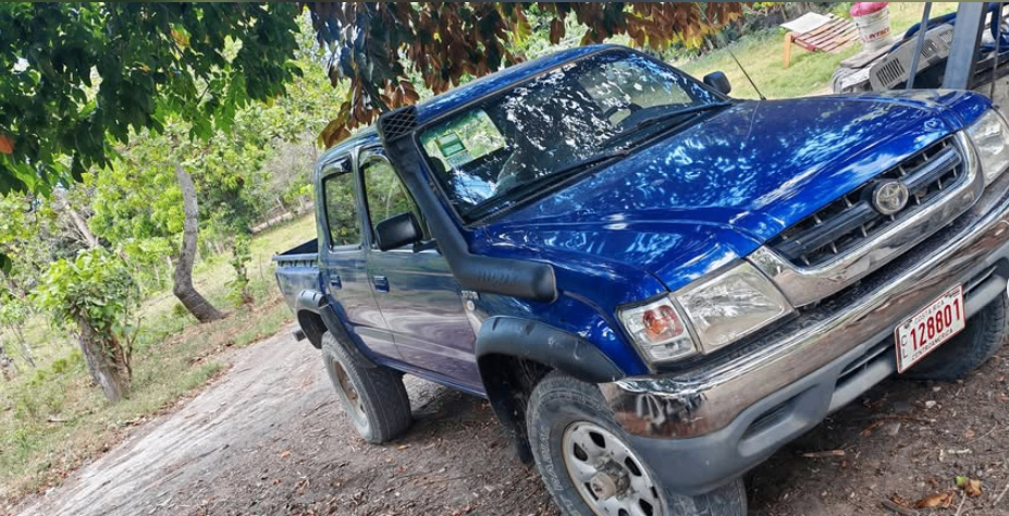 Toyota Hilux 4x4 diésel en venta Cóbano Costa Rica | Pickup confiable y resistente