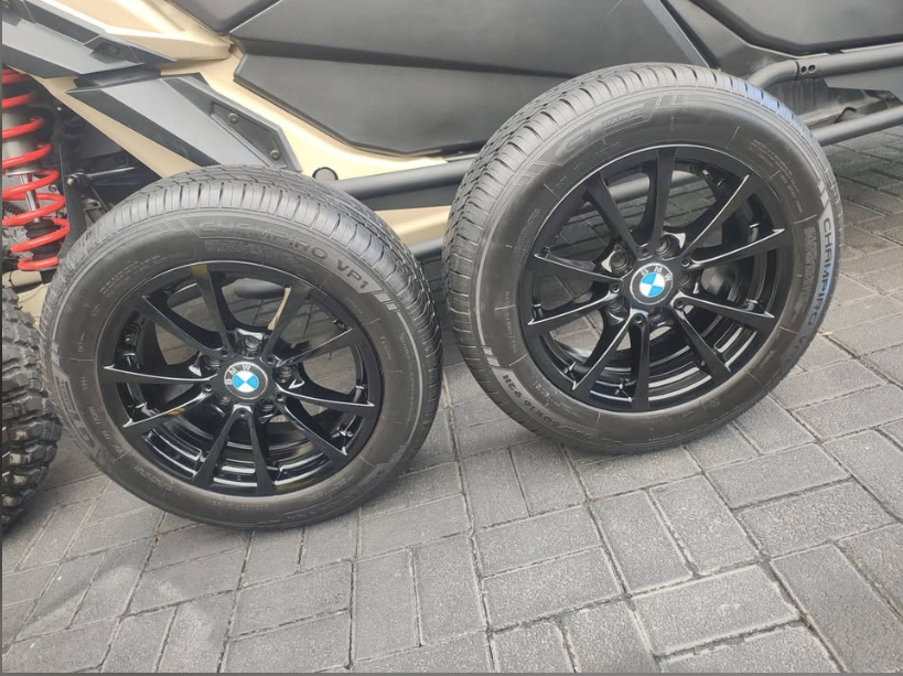 Aros BMW con llantas en perfecto estado – Jacó Costa Rica