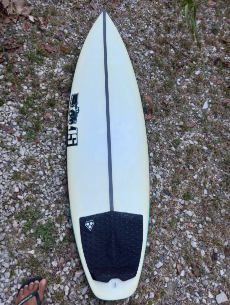 Tabla de surf híbrida en venta – Santa Teresa Costa Rica