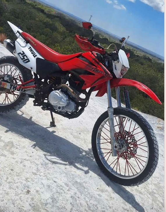 Moto Fórmula 250 en Venta – Buen Estado, Económica y Potente