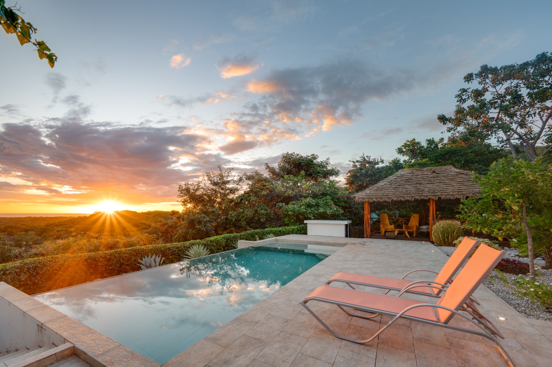 Villa de lujo con vistas abiertas al mar y atardeceres memorables