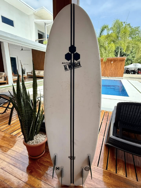 Tabla de surf en venta – Santa Teresa Costa Rica