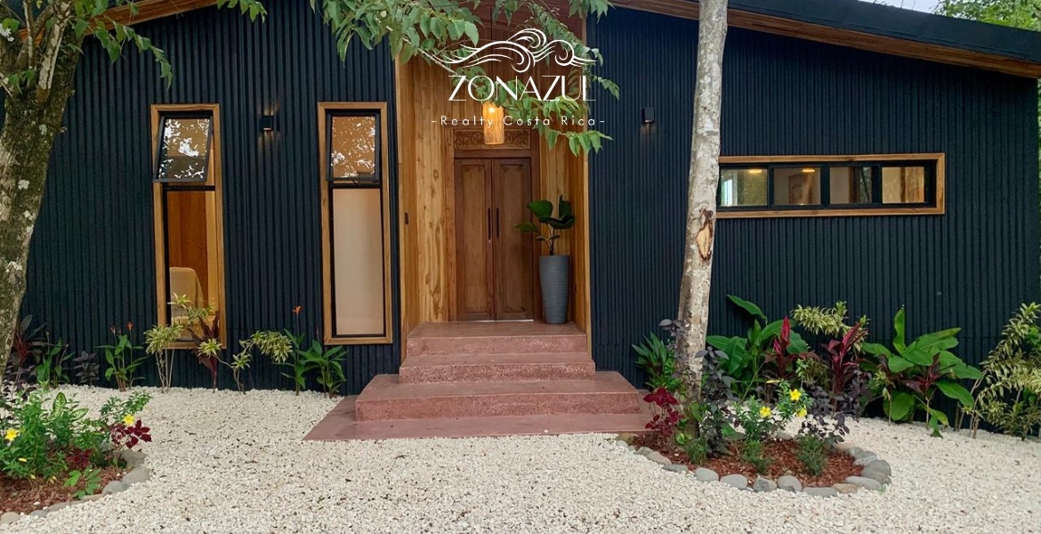 Modern 2 Bedroom Jungle-View Home Minutes from the Beach