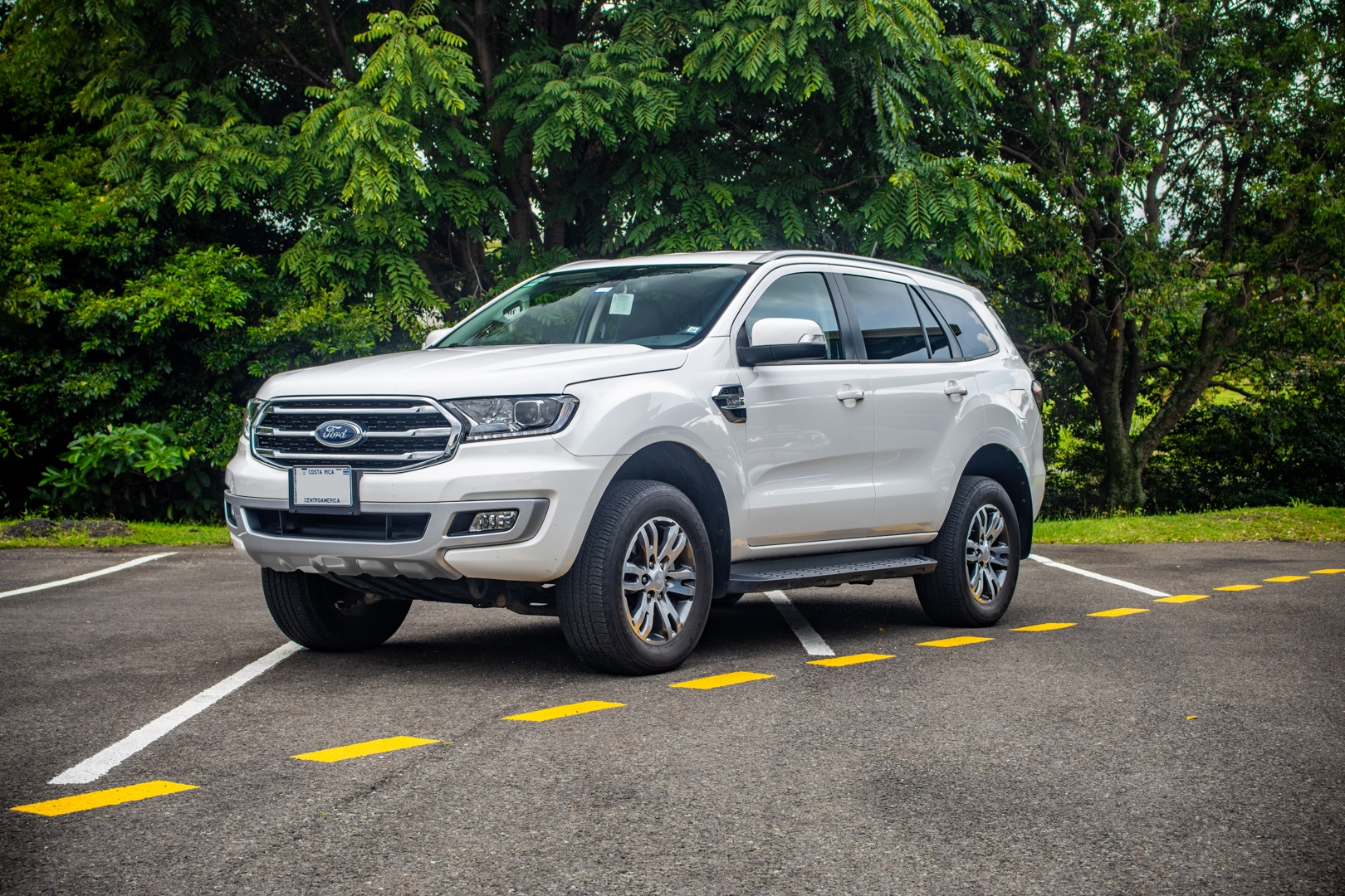 Premium SUV Rental in Costa Rica | Automatic 7 Passengers