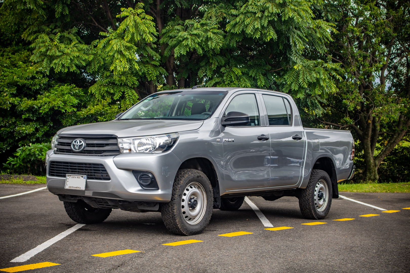 Full-Size Pickup Rental in Costa Rica | Automatic 5 Passengers