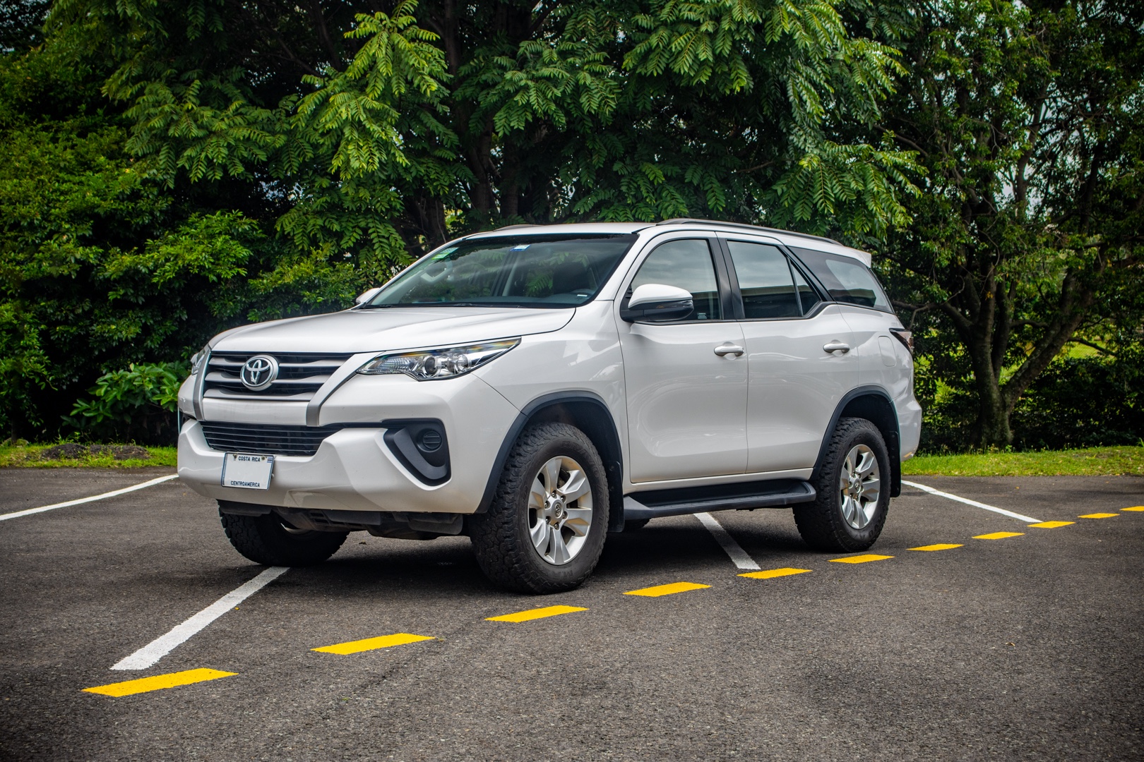 Full-Size SUV Rental in Costa Rica | Automatic 7 Passengers