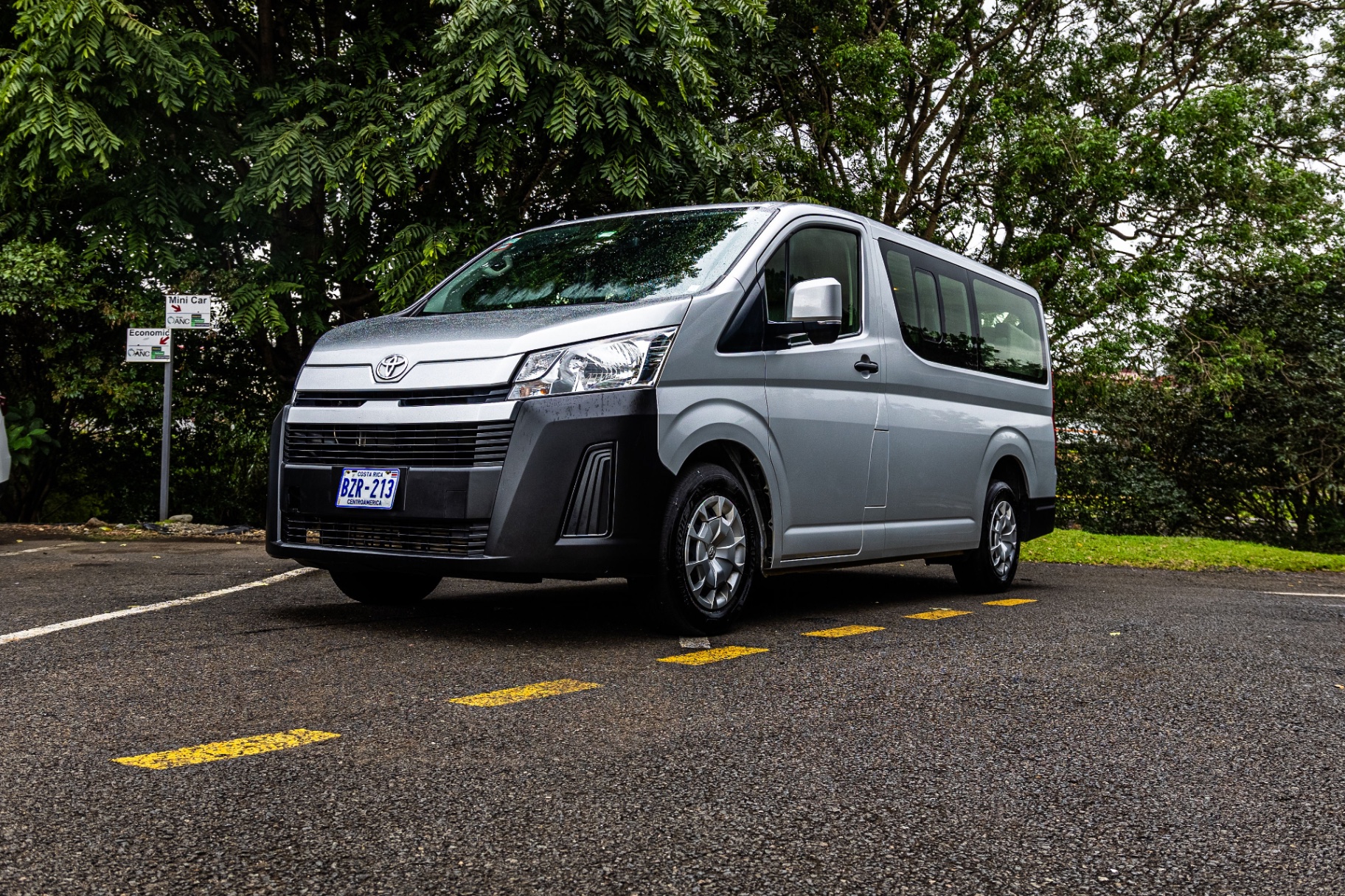 12-Passenger Van Rental Costa Rica | Toyota Hiace or Similar