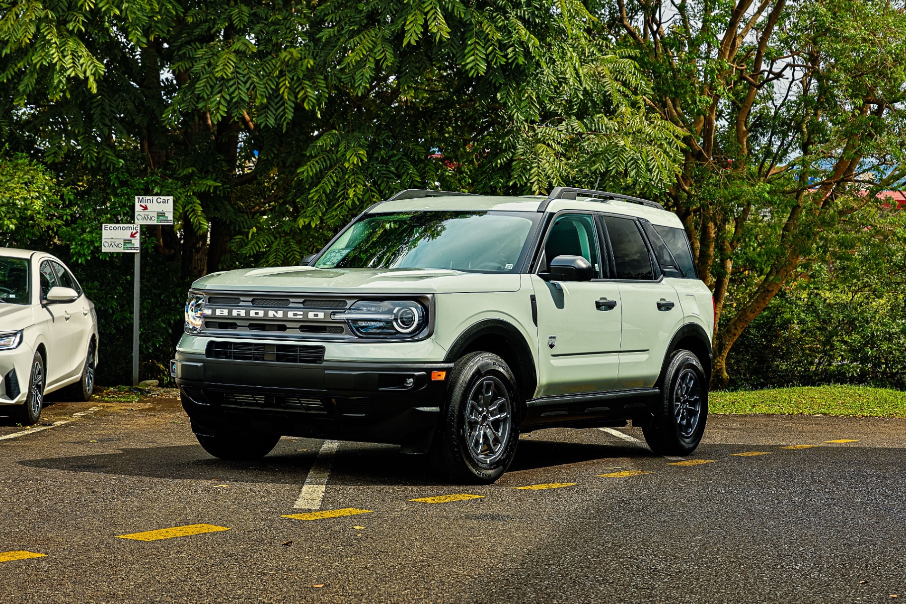 Standard Elite SUV Rental in Costa Rica | Automatic 5 Passengers