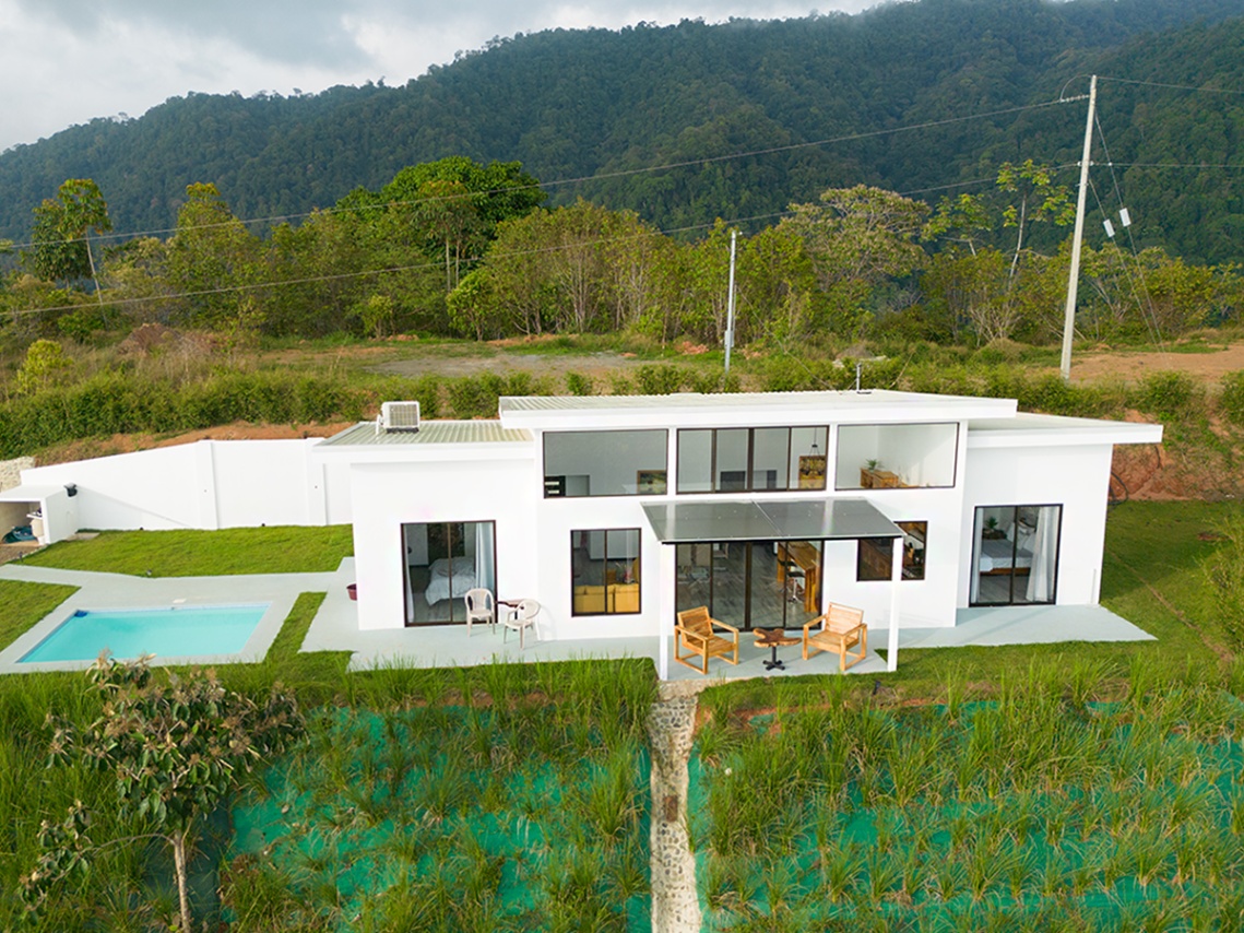 Villa Loro- 4 Bdr- 3 Bath Ocean View with private pool Jungle Retreat