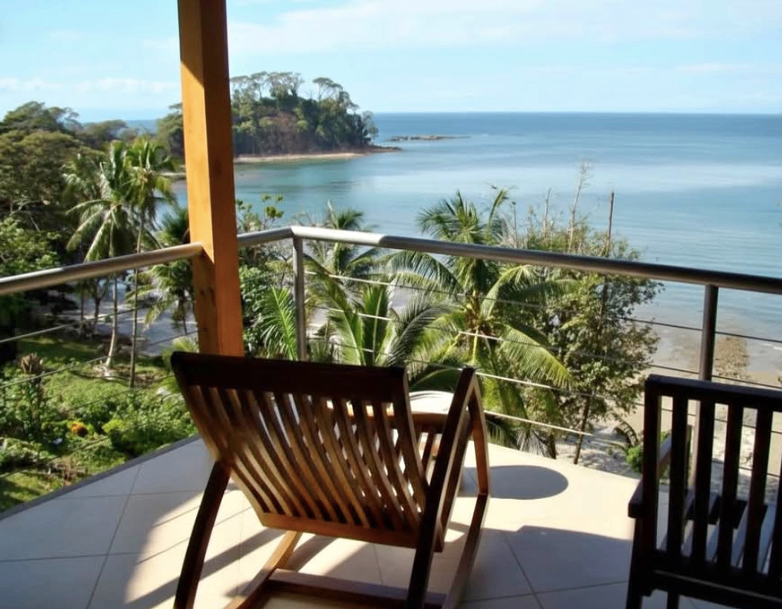 Casa frente al mar en venta Punta Leona – Playa Mantas – vista océano