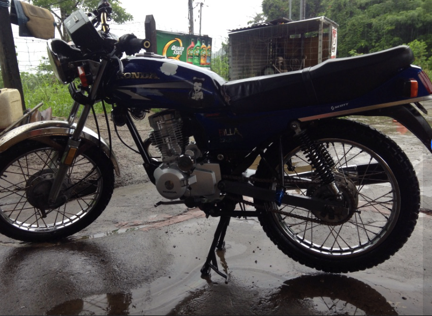 Se vendé  Honda 125cc  Modelo 2012 