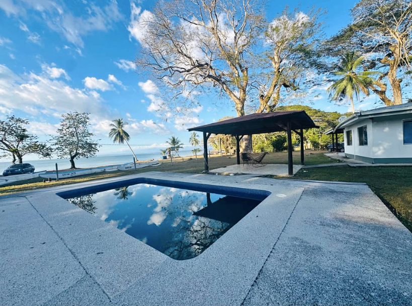 Casa frente al mar con piscina privada 3 habitaciones – Playa Agujas 