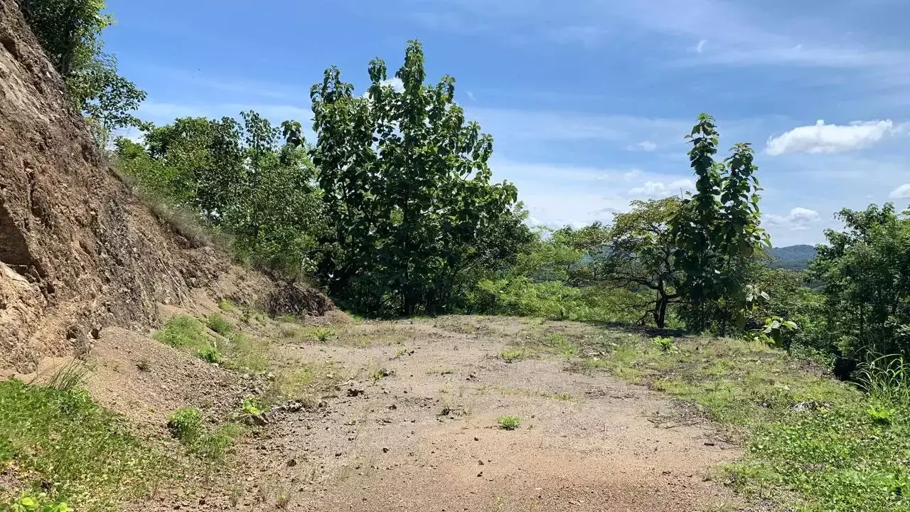 EXCLUSIVIDAD – 5.500 m² con Hermosas Vistas a las Montañas en Lorena