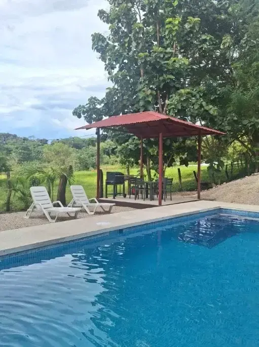 B&B, 11 ROOMS, 4 SWIMMING POOLS JUST 7 MIN FROM PLAYA GRANDE COSTA RIC