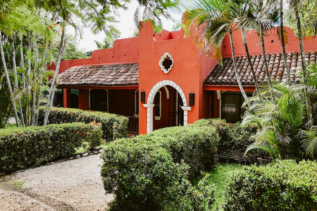 Amplia Casa de 3 Habitaciones con Piscina Cerca de Tamarindo