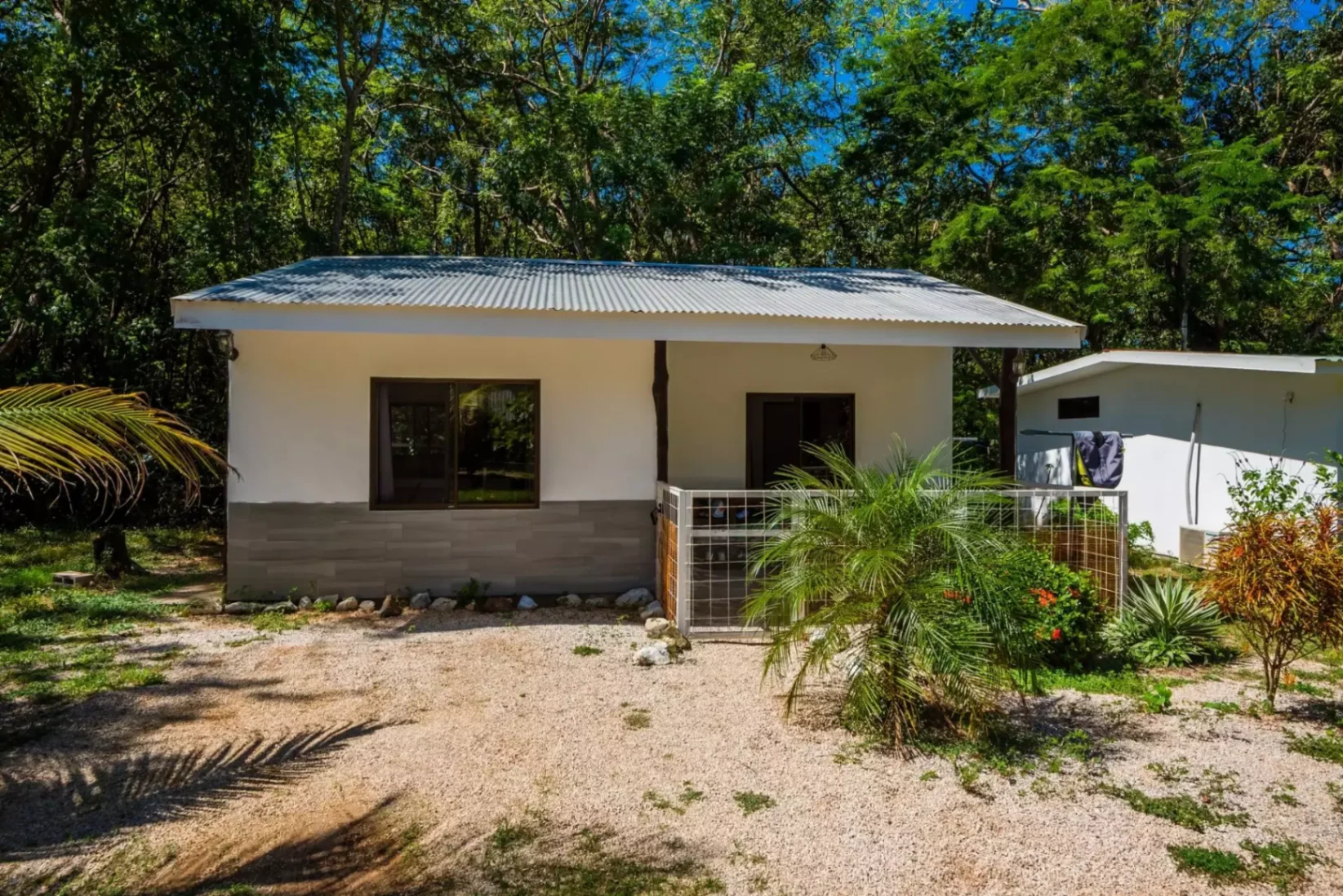3 casas en venta en Huacas con amplio terreno y alto potencial para al