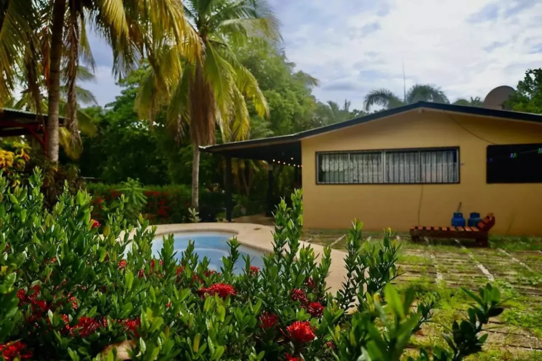 Camping con Casa Privada y Piscinas