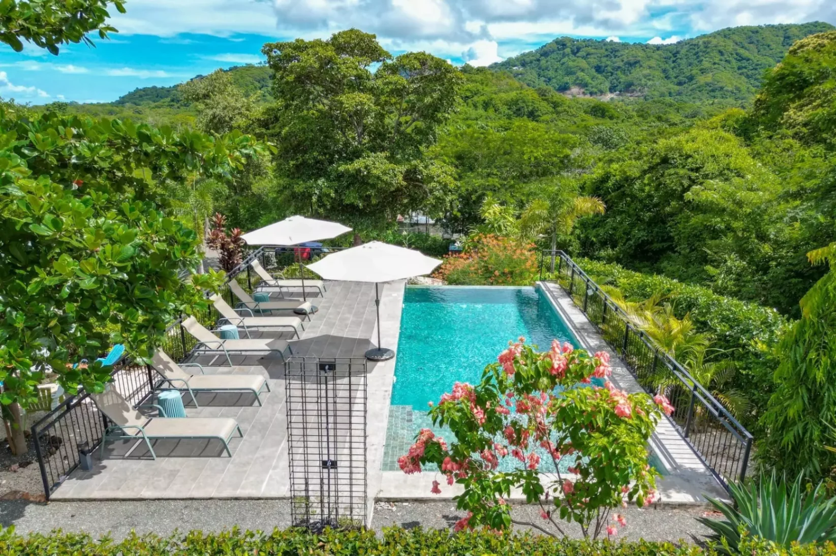 Lote residencial y comercial ubicado a solo 2 kilómetros de Playa Gr
