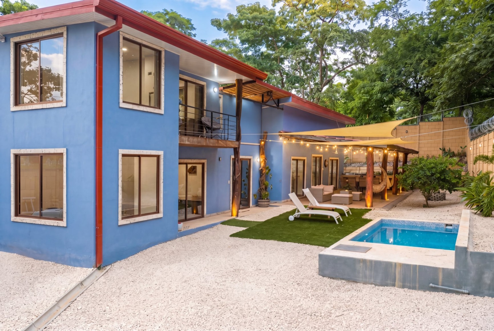 Casa Contemporanea con Piscina y Rancho – Privacidad y Confort 