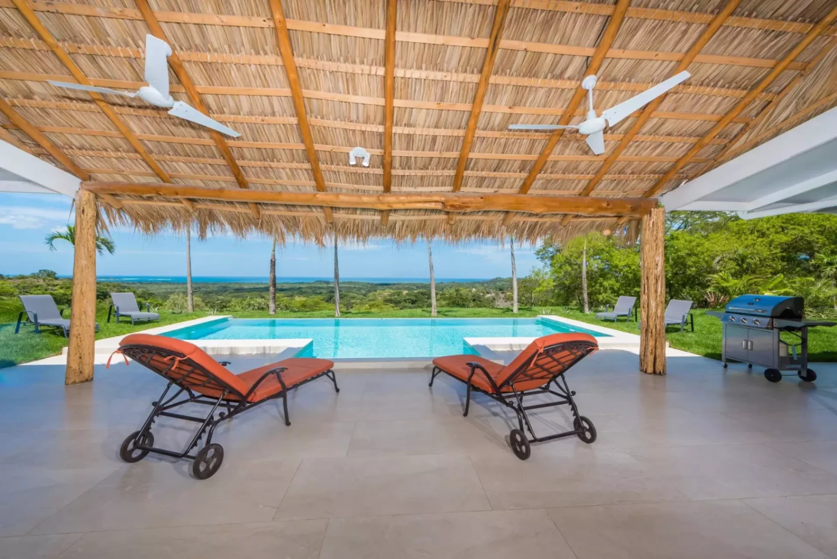 Exclusive 5-bedroom villa with 180° panoramic views of the Pacific Oce