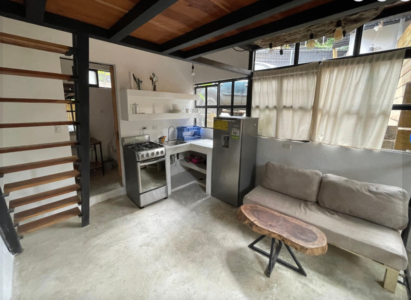 Casa en Alquiler con Aire Acondicionado y Balcón – Santa Teresa CR