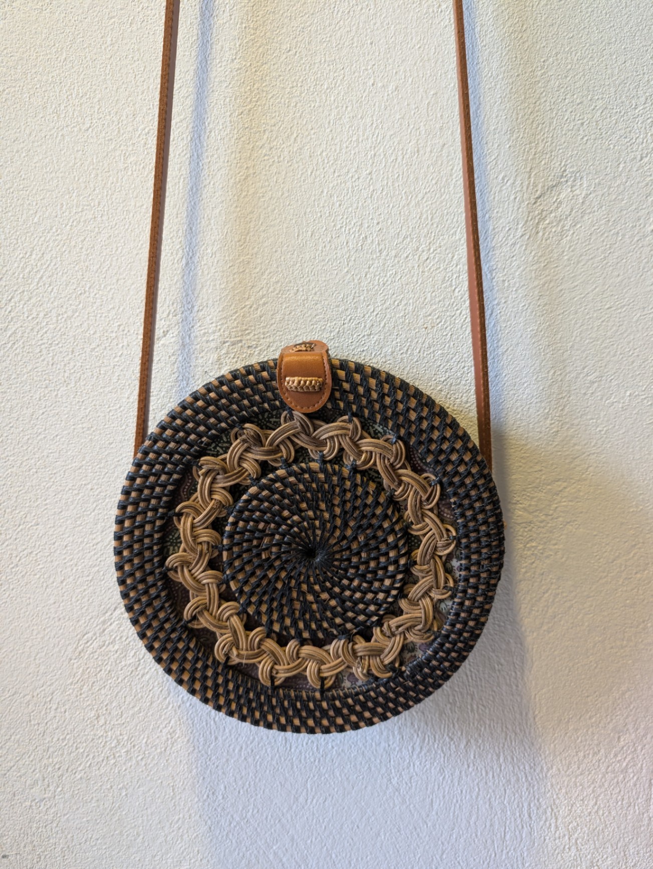 Bolso bandolera redondo de ratán