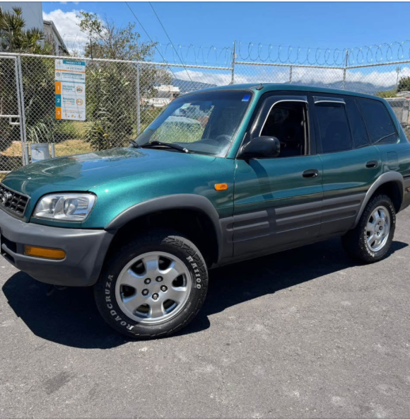 Toyota RAV4 1996 4x4 en Venta – Manual, Excelente Estado - San José