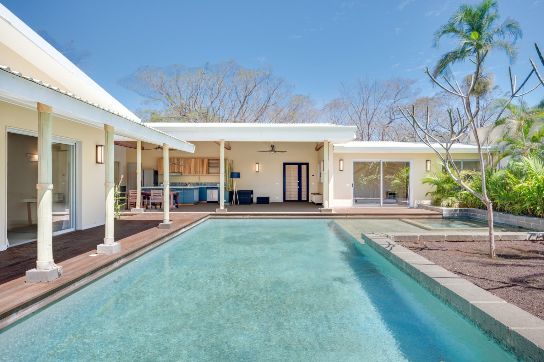 Casa Nueva de 4 Dormitorios con Piscina cerca de Tamarindo