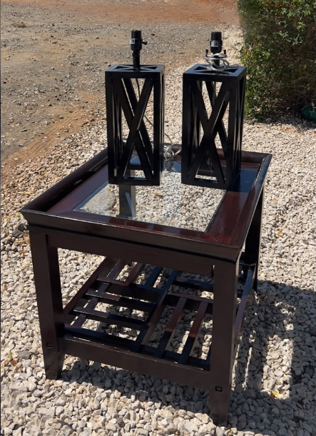 Mesa de madera con 2 lámparas en venta Tamarindo Costa Rica