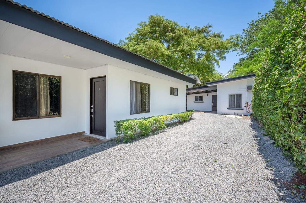 Casa + Apartamento en el Centro de Huacas – Excelente Ubicación e Inve
