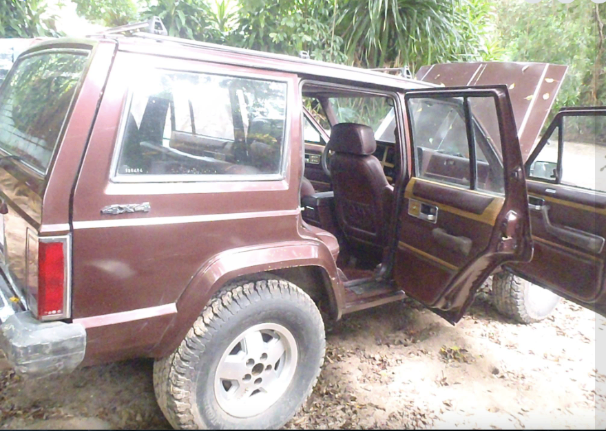 Jeep Wogoneer for sale 2000 dollars... 1987 4.0 6 cyl...