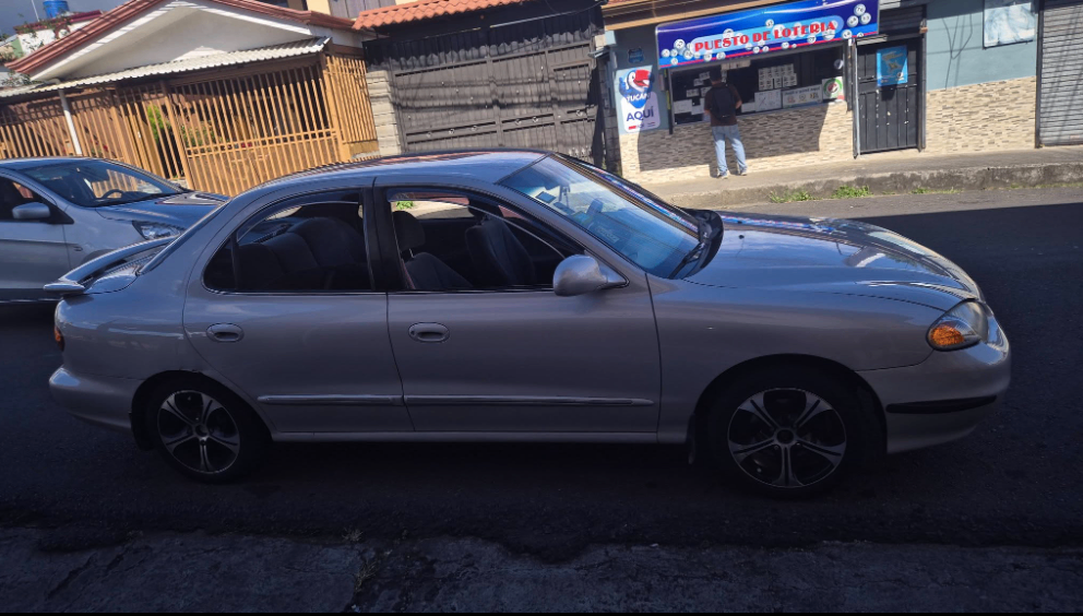 Hyundai Elantra 2000 automático en venta – Santa Bárbara de Heredia Co