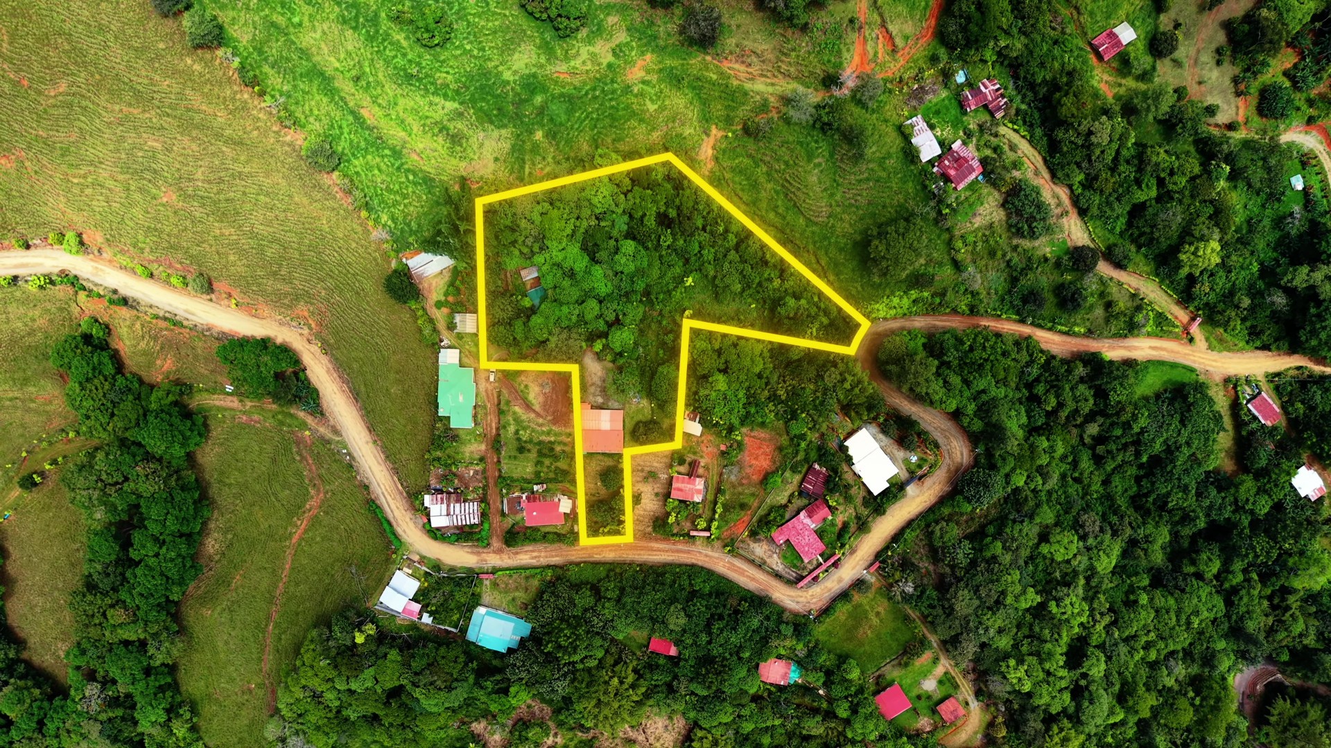 SE VENDE FINCA CON CAMPOS DE PRACTICA EN OPERACION E INGRESOS MENSUALE
