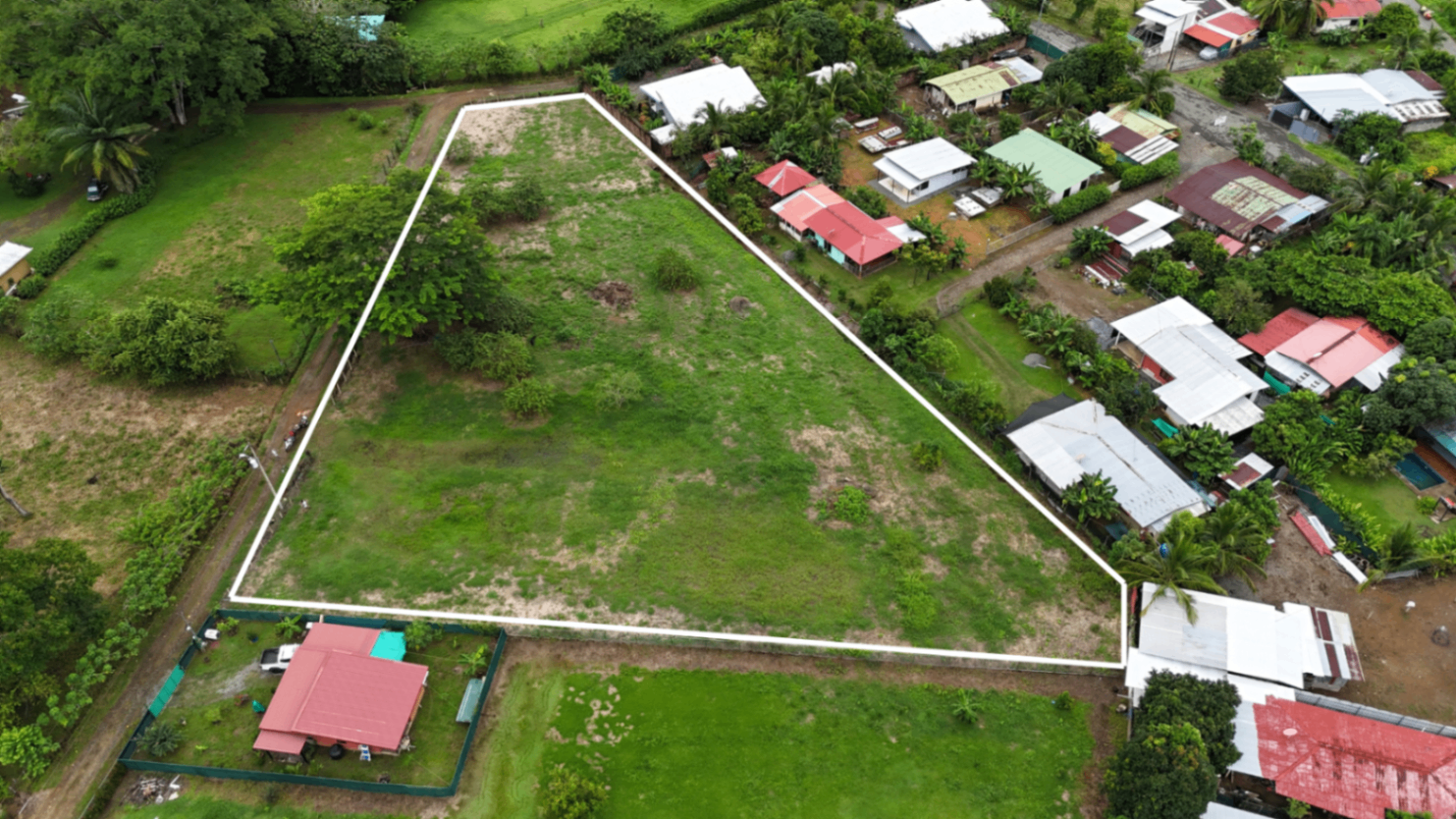SE VENDE LOTE EN HATILLO CON EXCELENTE POTENCIAL DE INVERSION