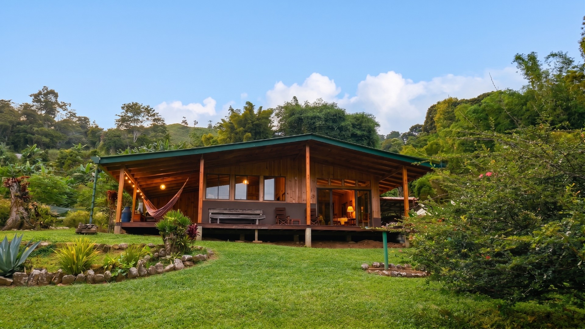 SE VENDE FINCA SOSTENIBLE CON ACCESO A RIO Y VISTAS A CHIRRIPO