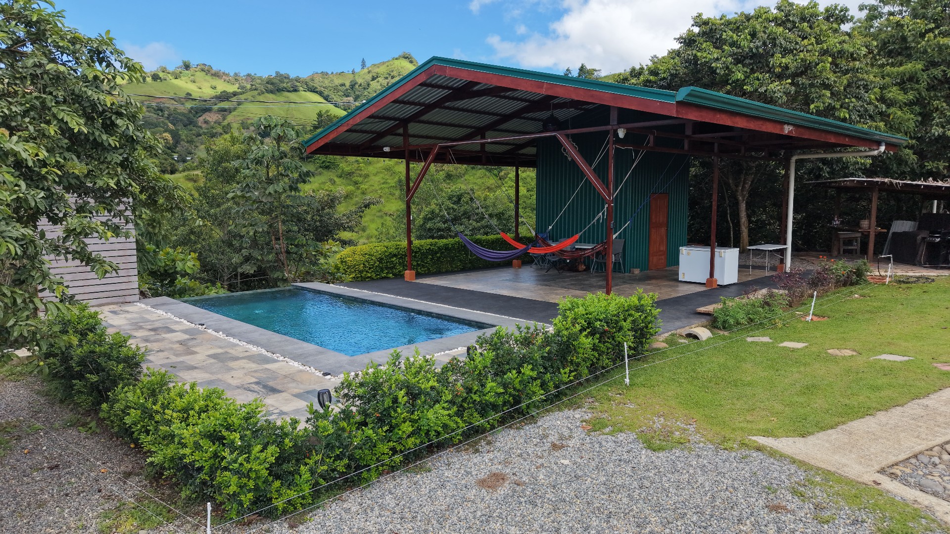 VENTA DE FINCA DE 1 HECTAREA CON CASA, RANCHO Y PISCINA EN LA GUARIA, 