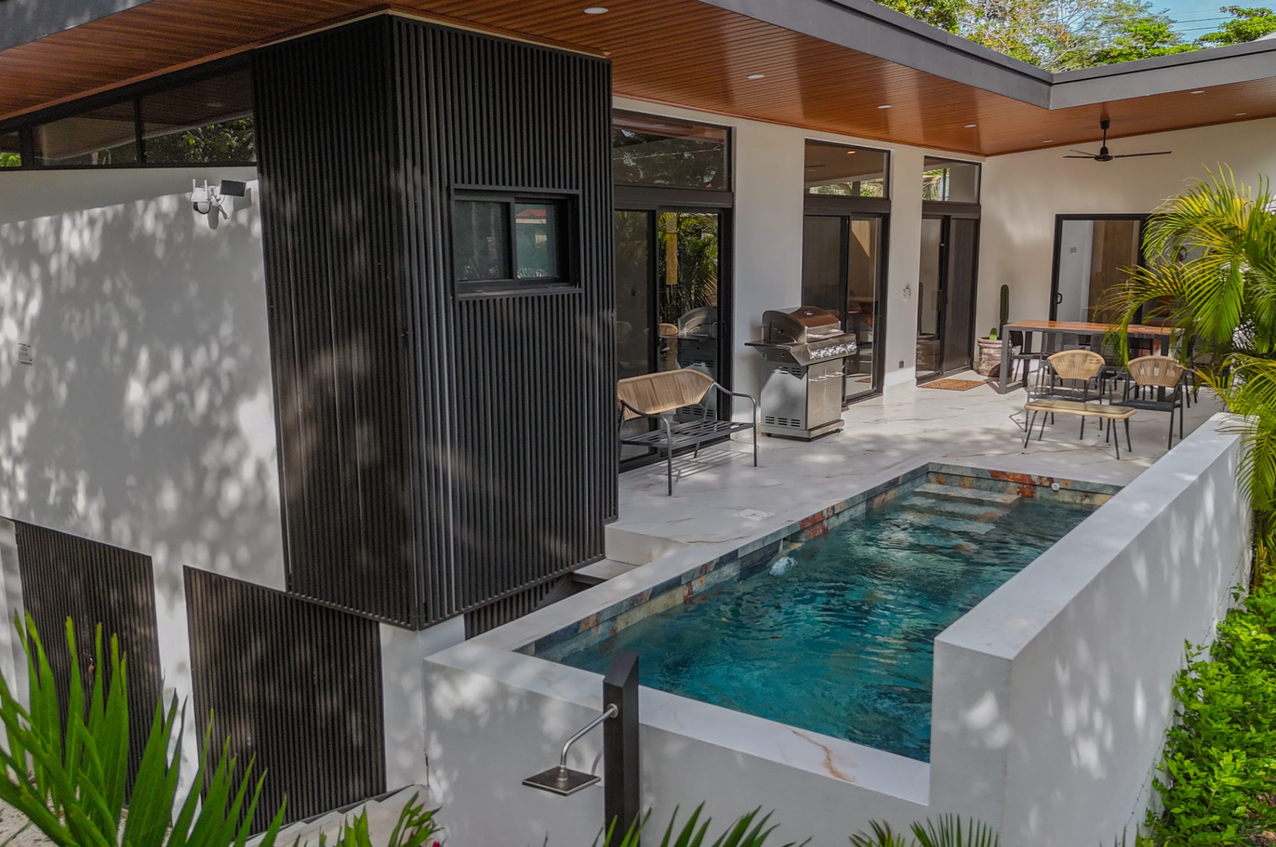 Casa nueva y amueblada con diseño moderno, naturaleza y mar cerca