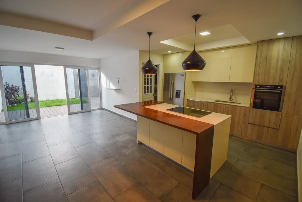 Casa en Alquiler en Guachipelín Escazú | Condominio Río Palma