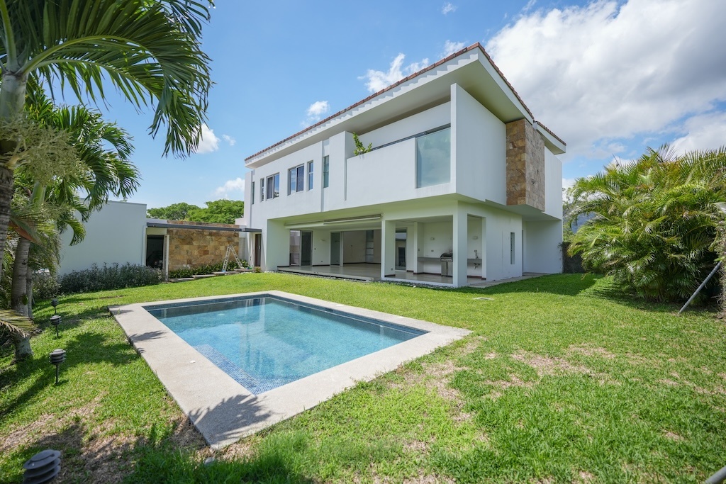 Luxury Home for Sale and Rent in Valle del Sol Santa Ana