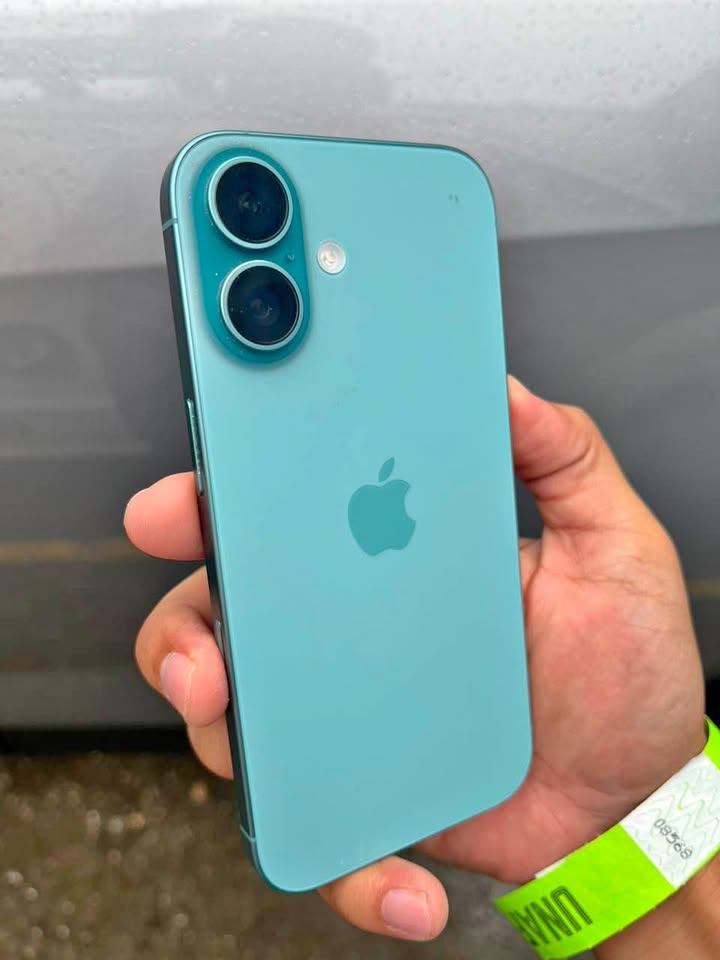iPhone 16 128 GB como nuevo – Batería 98 %