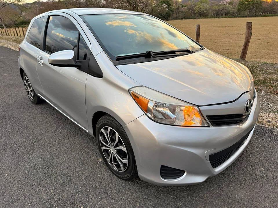 Toyota Yaris 2012 automático en venta Costa Rica hatchback