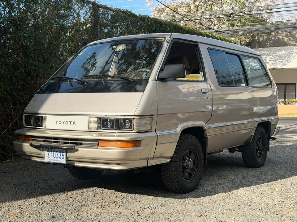 Toyota Van LE 4x4 1987 en venta en Escazú | 7 pasajeros
