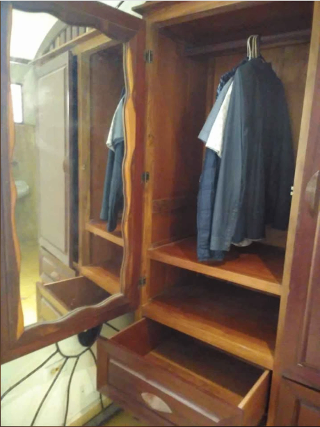 Armario madera maciza en venta Santa Teresa Costa Rica | Con espejos, como nuevo