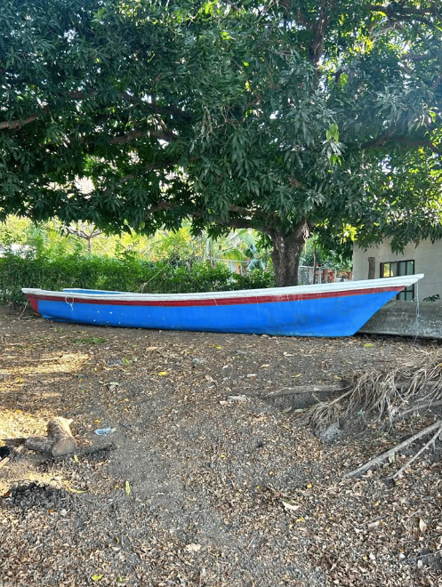 Bote 8 Metros Nuevo sin Uso – Santa Teresa Costa Rica